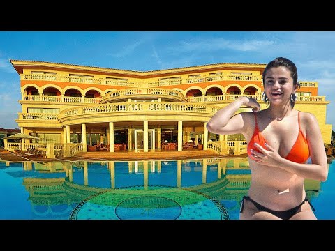 Selena Gomez Lifestyle 2020, Income, House, Cars, Boyfriend, Family, Net Worth, Knitwear, Kiss