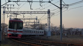 名鉄1700系 1702F (特急岐阜行き) 微妙に桜咲く笠松カーブ通過