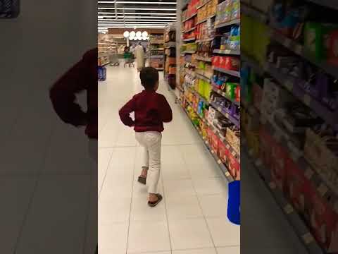 يزن طلب دقيقه يشتري بسكوت  شورت