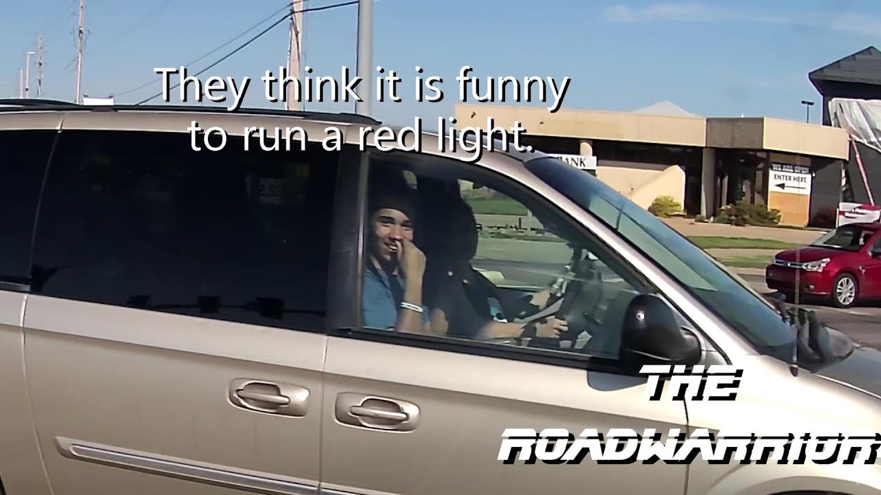 Couple Thinks It S Funny To Run A Red Light Youtube