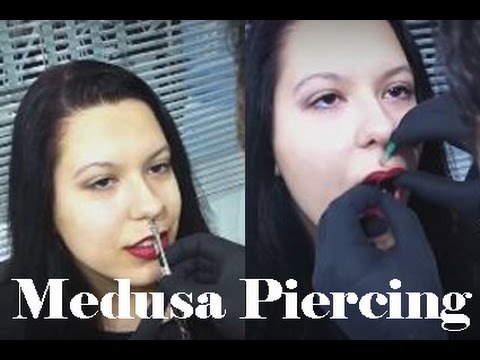 Video: Come ottenere un piercing alla Medusa (con immagini)