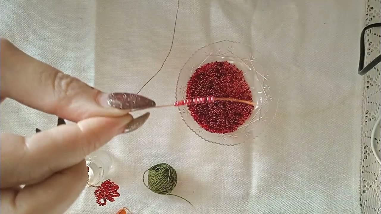 Фигурки из бисера плоские. Дерево рябина из бисера. Бисерные изделия. Как сделать из бисера ютуб. Фигурки из бисера.