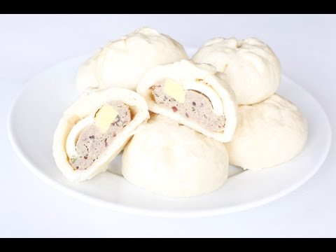 Nom Pao/Banh Bao (Steamed Bun with Turkey and Egg Filling)