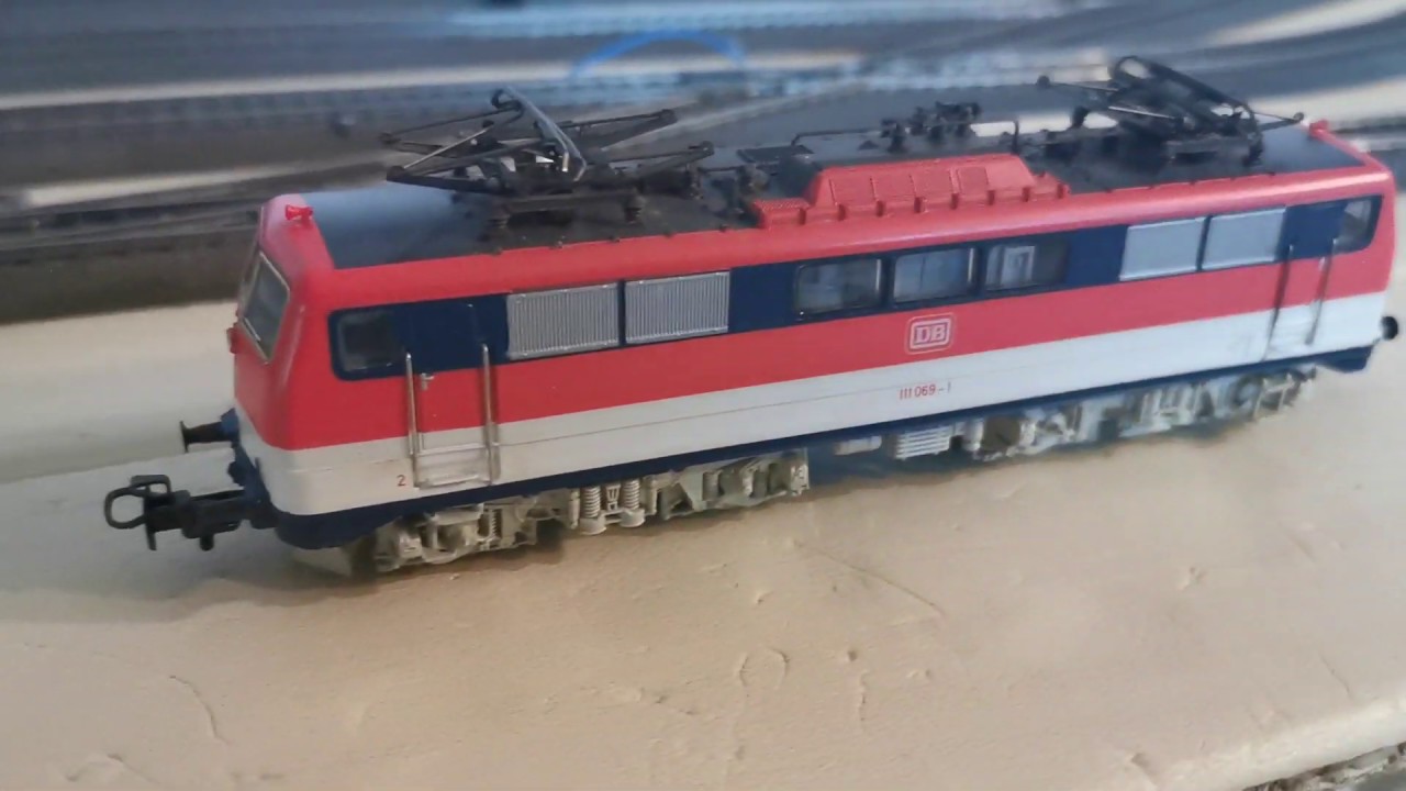 Super langer Zug (8 Wägen) mit Doppeltraktion BR 111 (Märklin 2862+2859)