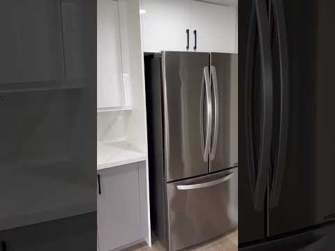 High-Gloss Two-Tone Kitchen video preview