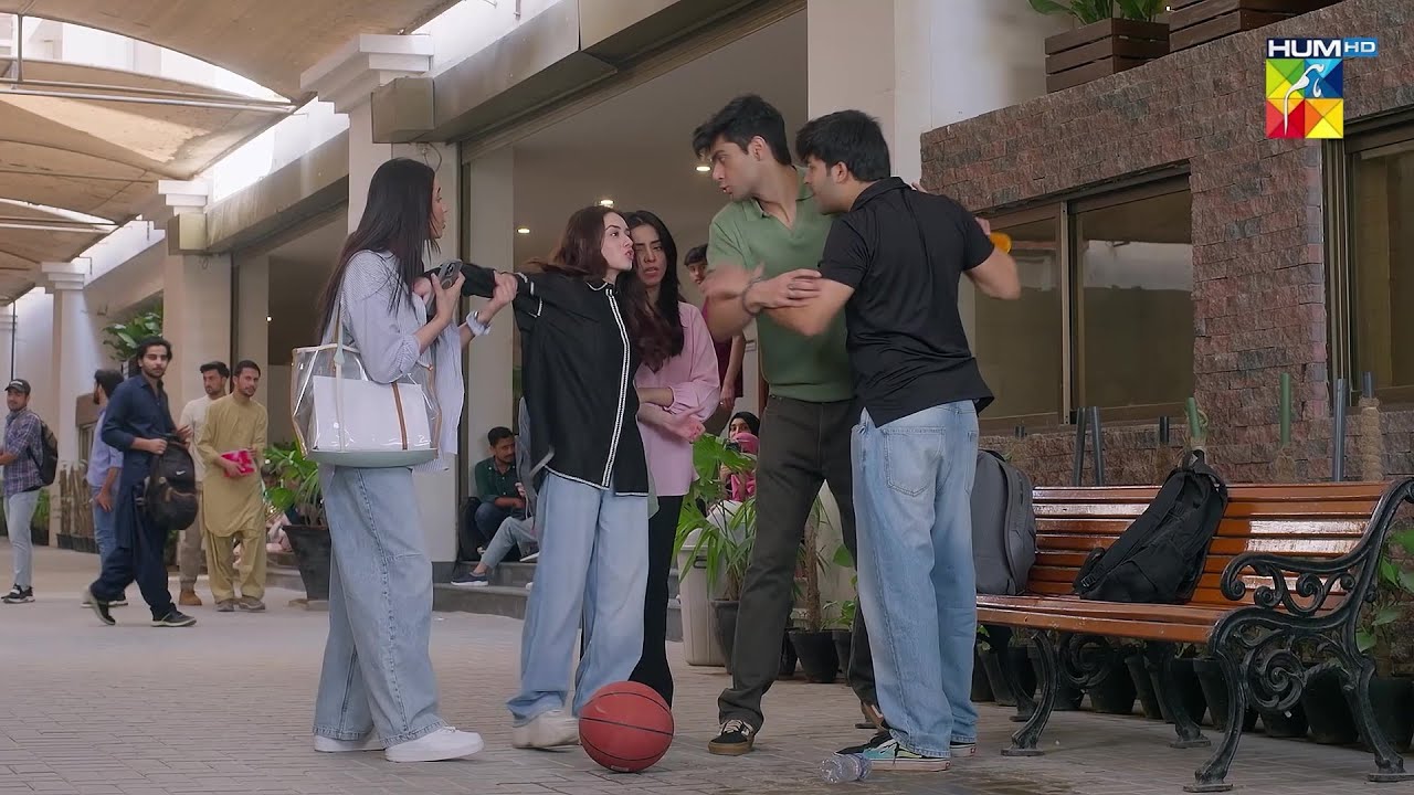 University Ke Phele Din Larki Ke Sath Larai...!! 