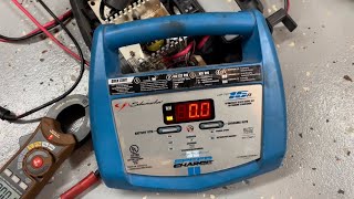 HACK!!!! 12v DC AUTOMATIC BATTERY CHARGER HACK! ELECTROLYSIS