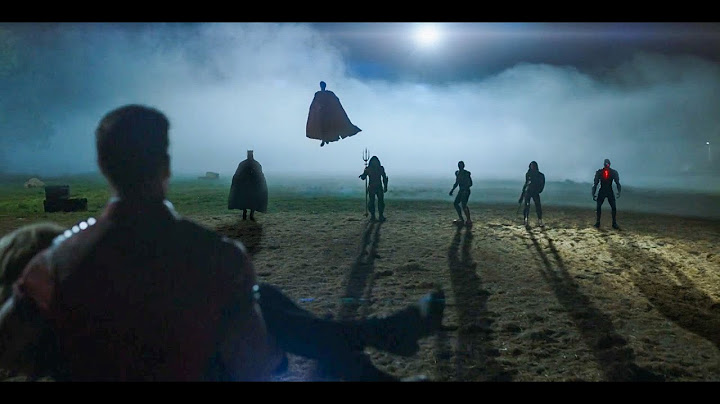 Peacemaker meets Justice League