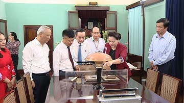 Chủ tịch Quốc hội dâng hương, tưởng niệm Chủ tịch Hồ Chí Minh tại nhà 67