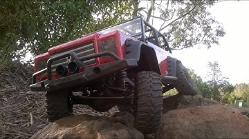 Axial SCX-10 Dingo Trailing and Rock Crawling
