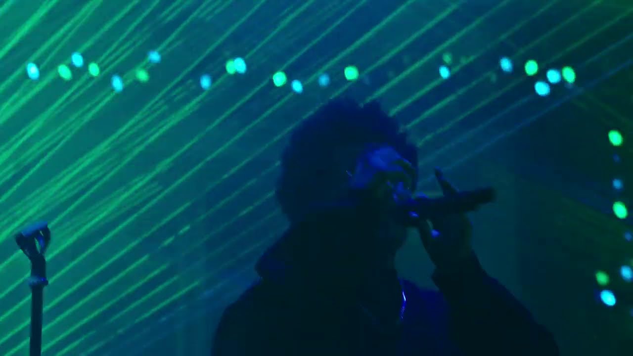 ⁣The Weeknd - Blinding Lights (iHeartRadio Jingle Ball Live Performance)