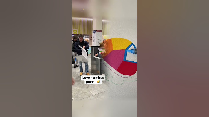 Bro just kept unfolding it 🤣🤣 (@Fabio Saccenti) #prank #pranks #airport #flying#pov #funny #comedy