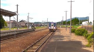 JR Kansai Main Line diesel trains and Kotetsu,a "Udon and Takoyaki" restaurant next to Shido Station
