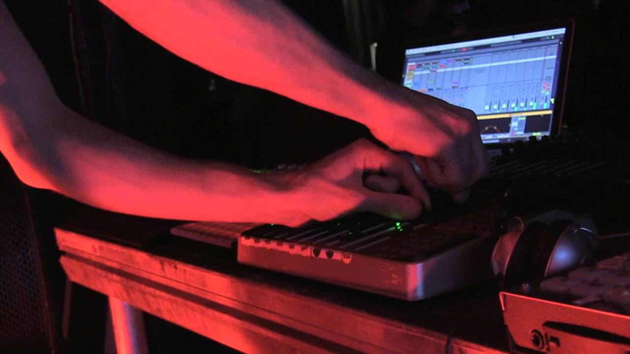 Lena_ Soirée Trax/ Ina GRM au Saint Fiâcre_décembre 2013