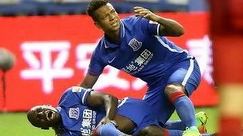 Knews 24新聞關注| 中超賽場申花外援登巴巴Demba Ba孫祥相撞 登巴巴左側小腿90度骨折 - 天天要聞