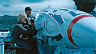 Carol Marcus &  Leonard McCoy are disarming the torpedo. Star Trek Into Darkness 2015