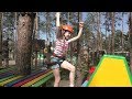 София идет в Веревочный парк для детей и прыгает на банджи батуте. Extreme Sky Park, bungee jumping