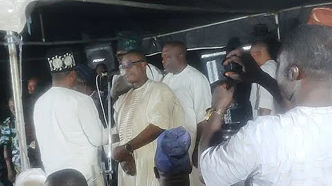 K1 LIVE PERFORMANCE DANCE ON STAGE WITH BUNDLE OF MONEY