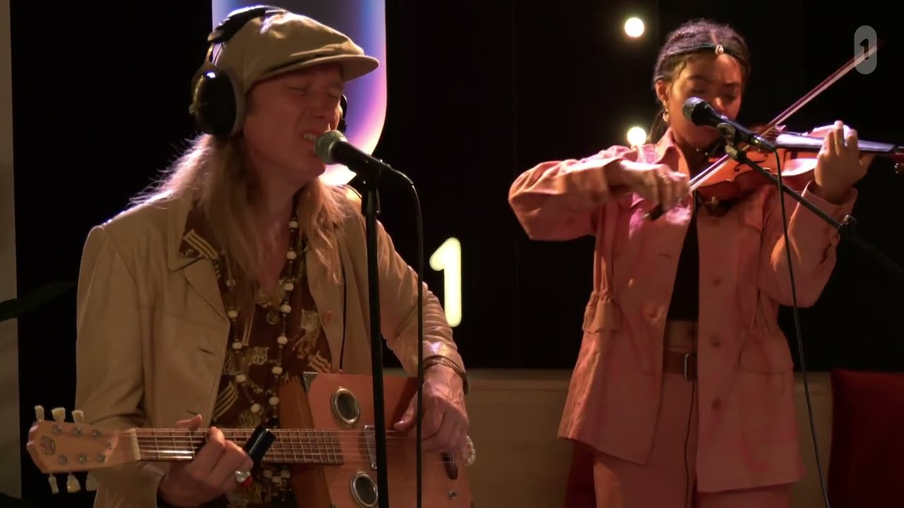 Watch Stef Kamil Carlens & The Poem - So Still - Live at Belgian Radio 1 - Nov 2025 on YouTube Watch Stef Kamil Carlens & The Poem - So Still - Live at Belgian Radio 1 - Nov 2025 on YouTube