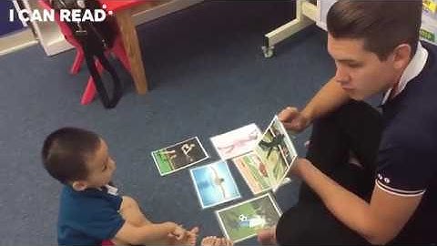 Bé chơi flashcard với Giáo viên nước ngoài tại I Can Read