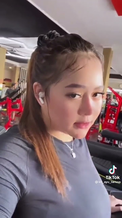 SRI AYU TARISA TIK TOK HOT