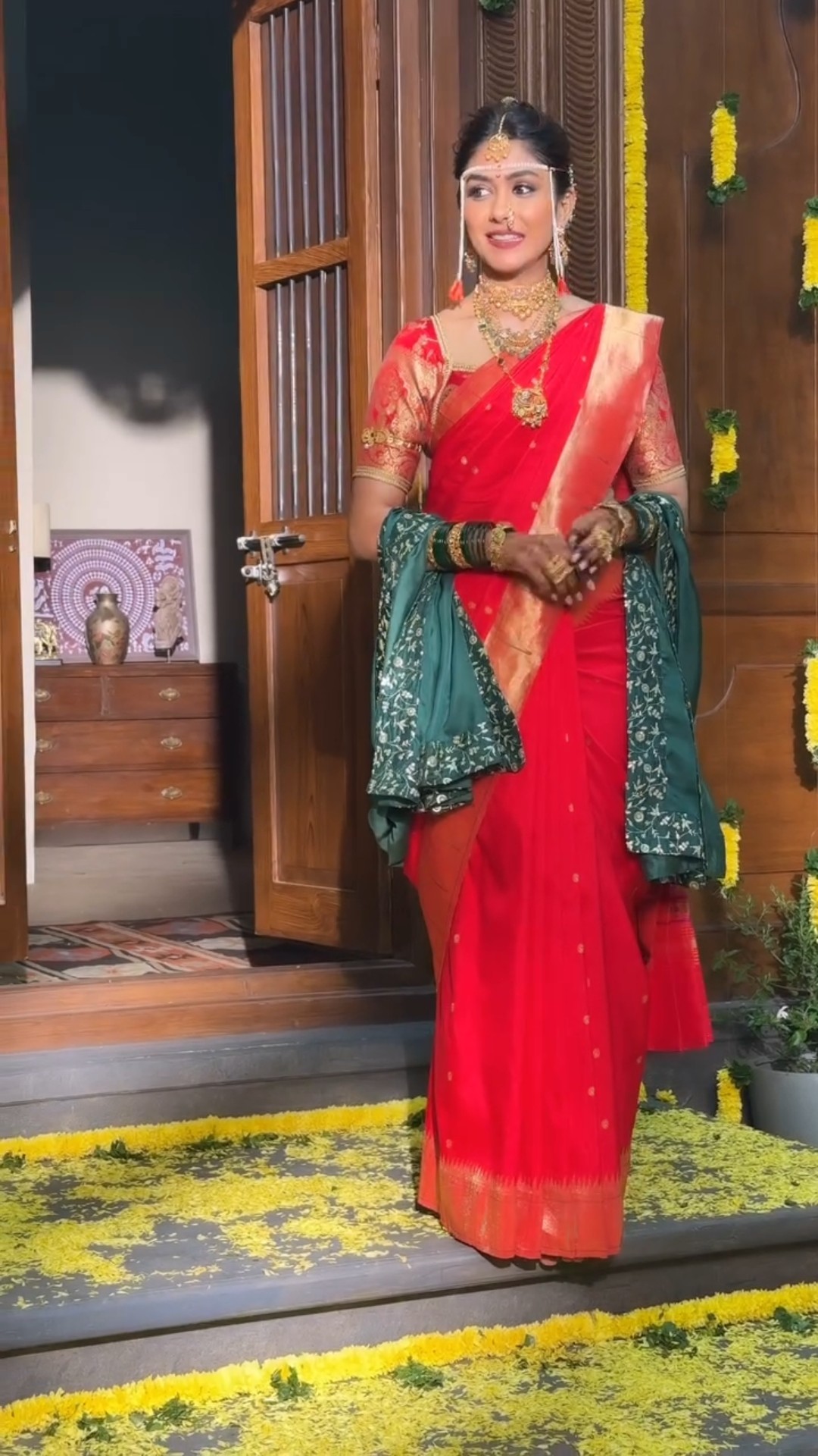 Mrunal Thakur shares FUN BTS moments as she wraps filming ? #mrunalthakur #shorts
