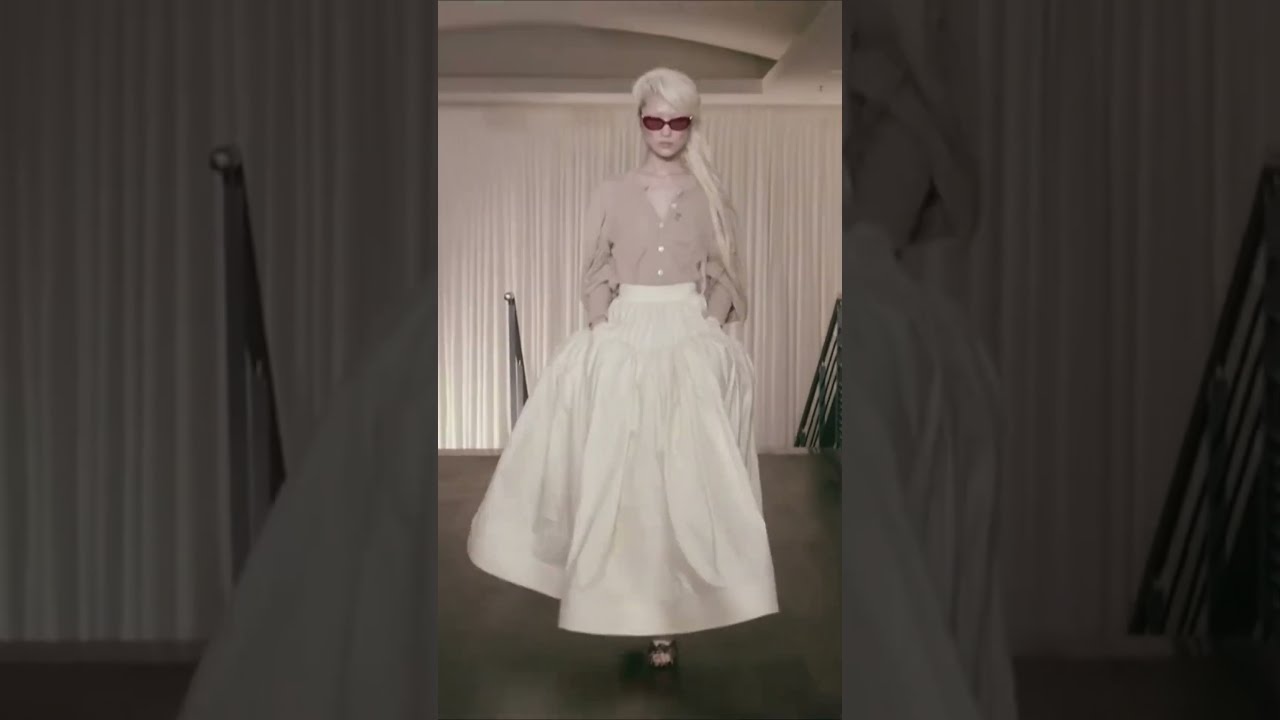 VIVIENNE WESTWOOD SS25 - YouTube