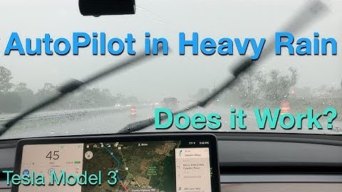 Tesla AutoPilot in Heavy Rain - Model 3