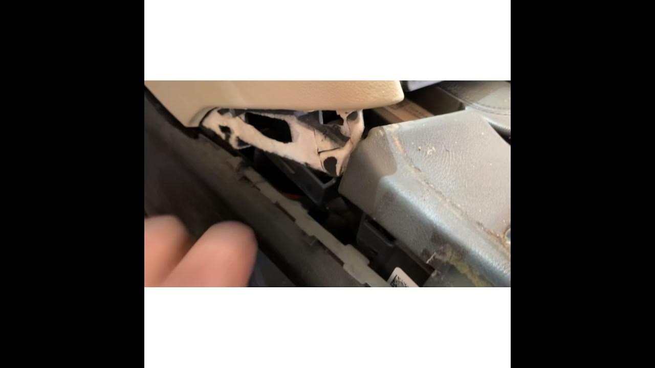 Cadillac xt5 ac compressor/ac blower not working!no DTC.supply voltage