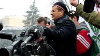 Palikot pali jointa pod Sejmem - Warszawa, 17.02.2012