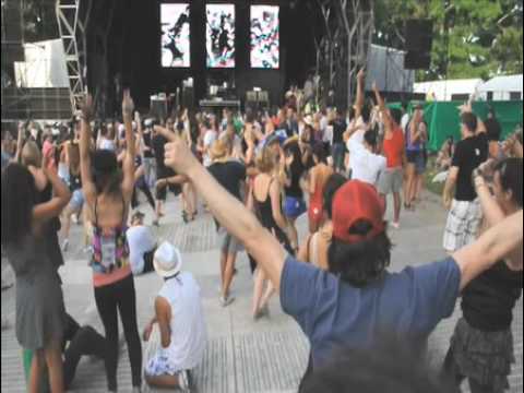 Homebake 2009 Festival, Sydney Australia - Flashmob doing the 'Nutbush'