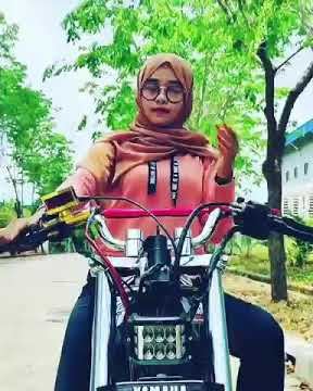 story' wa cewek  cantik naik RX king