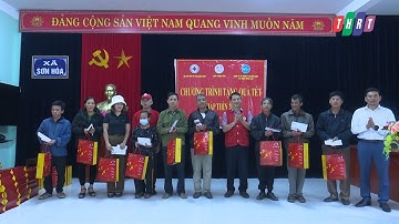 Tặng quà Tết cho người nghèocó hoàn cảnh khó khăn