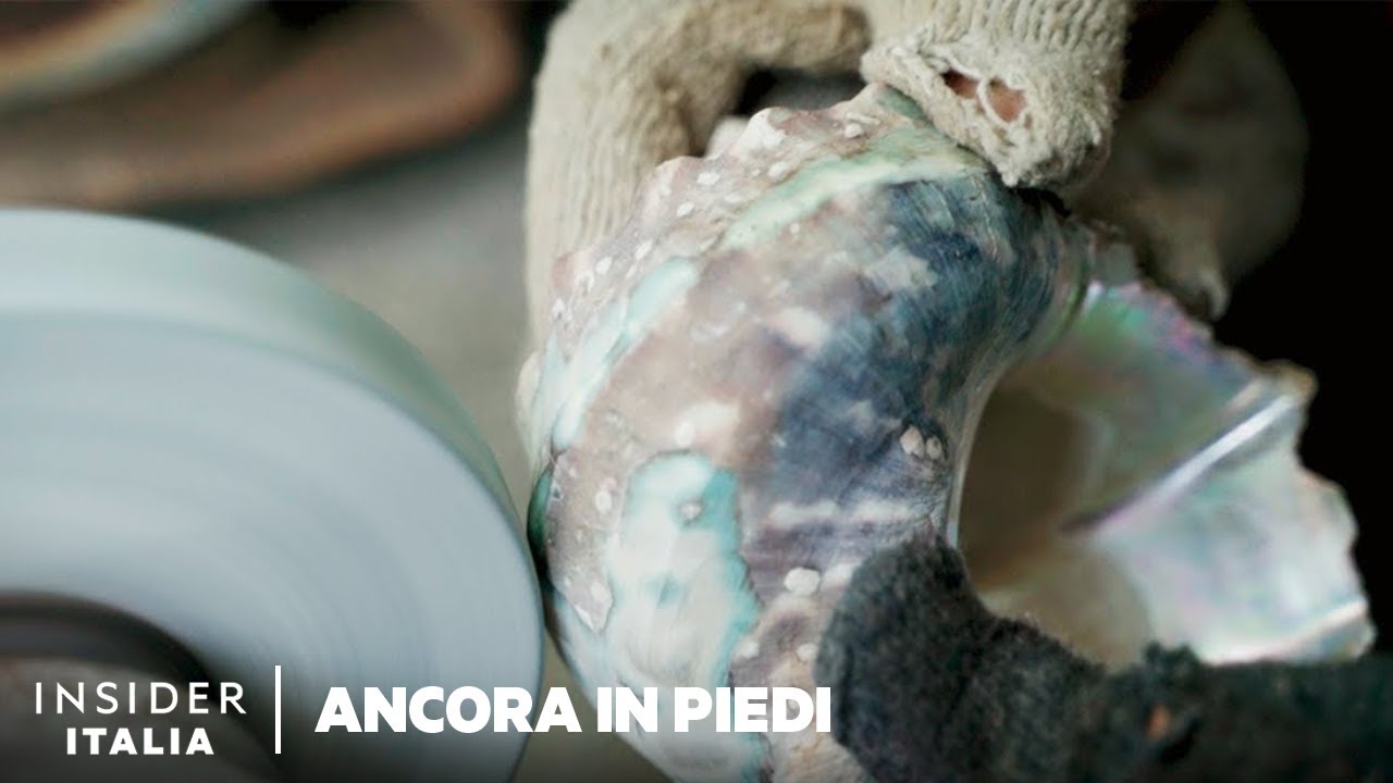 Artista Tailandese Intaglia Gusci di Lumaca in Opere Antiche Molto Preziose | Ancora in Piedi