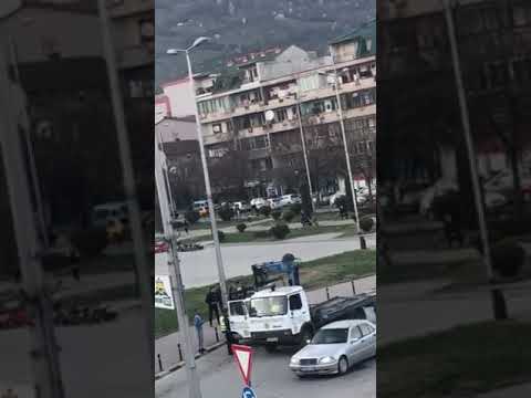 Tetovë: Marimanga nuk e kursen as veturën e policisë