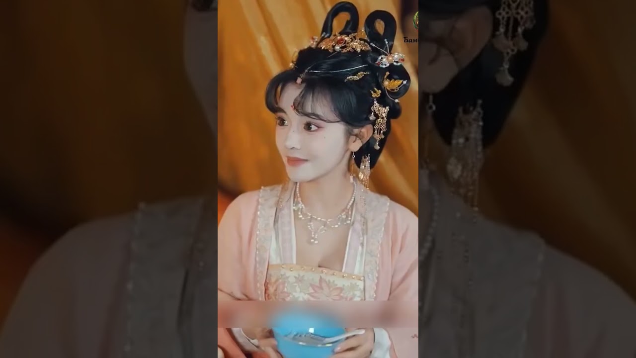 она любила его но он