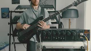 Turbo fonk chords on bAss song demo (Roland SIP-301), also the worst way to play dem bass
