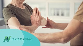 Testování jógy při bolestech hlavy, cukrovce, osteoartritidě a u starších lidí