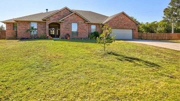 820 White Tail Court, Guthrie, OK Presented by Ang...