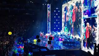 ROD STEWART - live - XMAS PARTY TIME - JINGLE BELLS - at O2 - 20/12/19