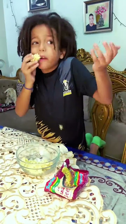 اخويا مش راضي يدينى اندومي 😂(اسر فهمى)