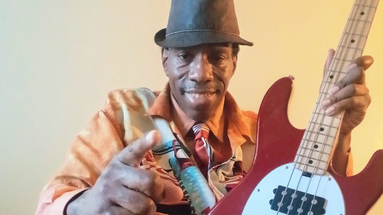 Давайте воздадим хвалу Господу в 2026 году. Бас-гитара, фортепиано 🎹 Соло. Уличный пастор, пропов...