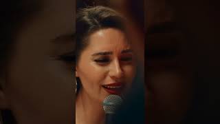 Gizem Coşkun - Saygılarımla Masadayız Resimi