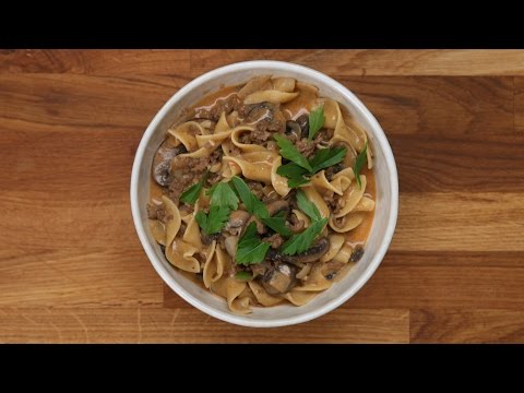 Video: Heerlijke Beef Stroganoff Met Rijst En Spinazie