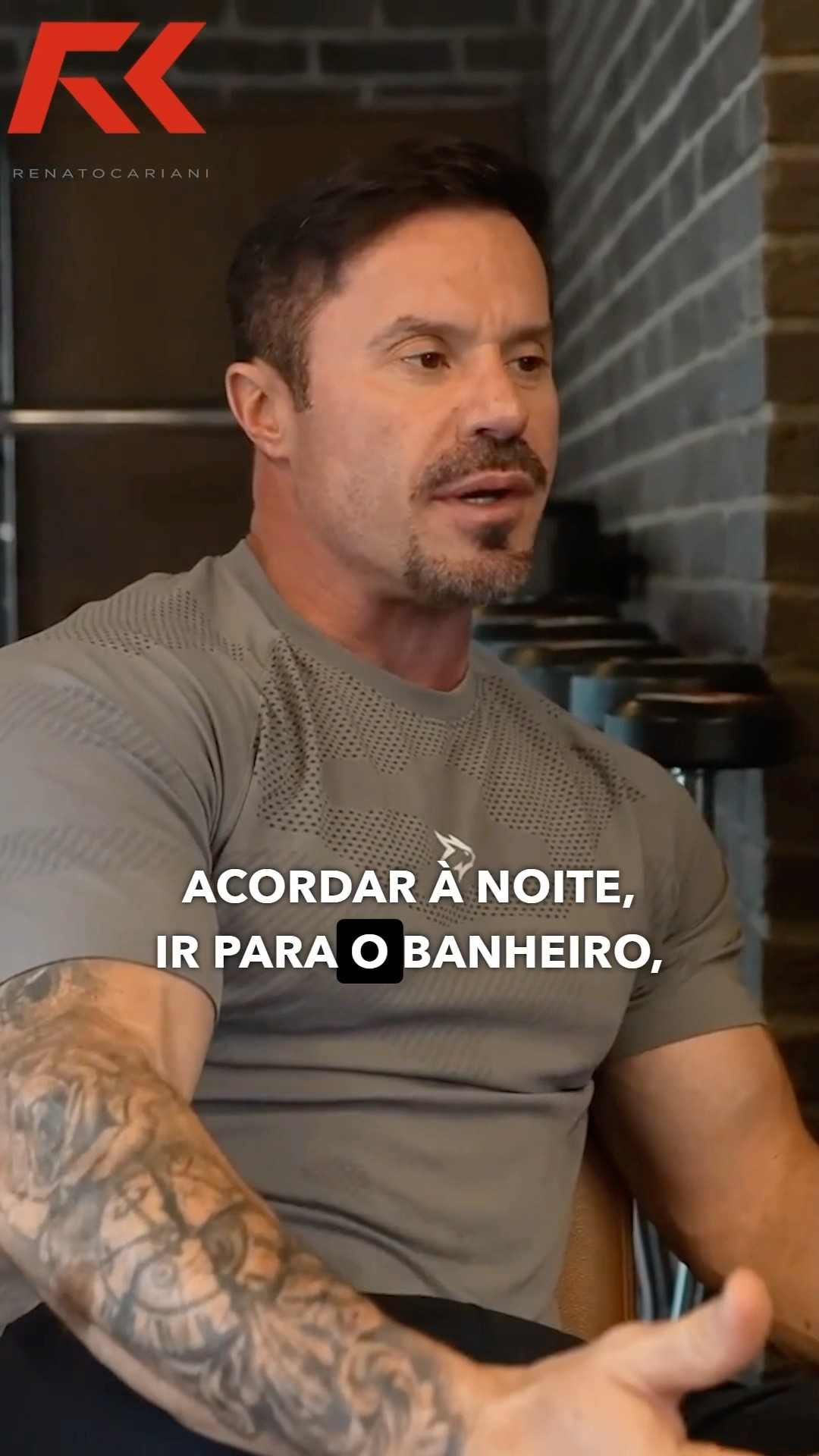 ACORDAR A NOITE PARA IR AO BANHEIRO ATRAPALHA MEU SONO? #renatocariani #sono #banheiro #mito