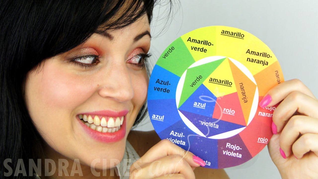 La máscara para la persona con el aceite de la almendra