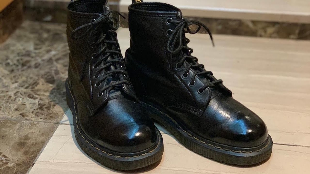 [ASMR] Dr.martens boots - shoecare & shoeshis - YouTube