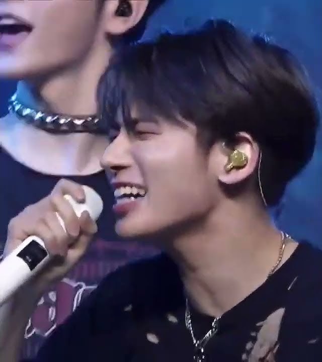 appreciate taehyun’s vocal by hitting the high notes in dear sputnik