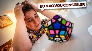 Cubo mágico mais difícil do mundo é resolvido em mais de sete