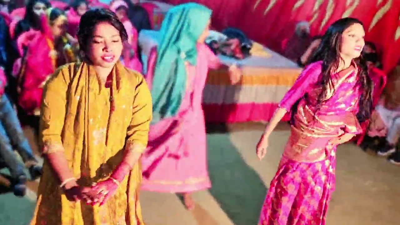 বিয়ে বাড়ির উরাধুরা ডান্স... Aktu  Halka merechi vai lal pani #foryou #dance #vairal youtub#song  